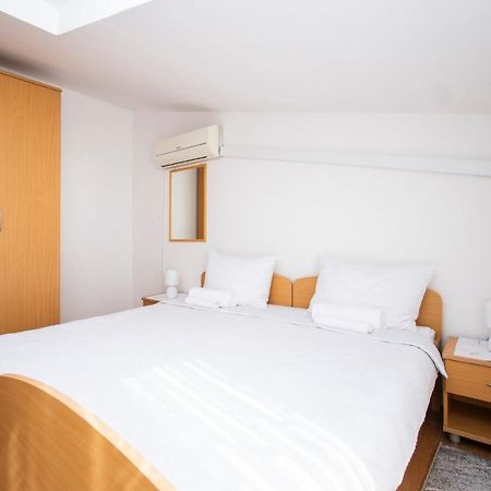 Family Holiday Apartments Lucia Vodice Exteriör bild