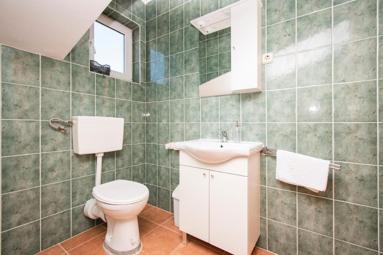 Family Holiday Apartments Lucia Vodice Exteriör bild