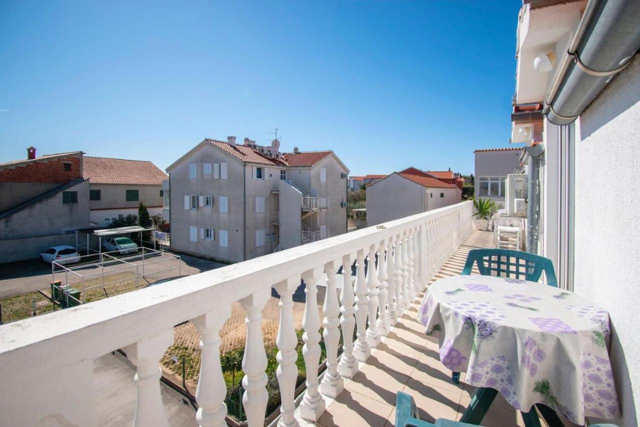 Family Holiday Apartments Lucia Vodice Exteriör bild