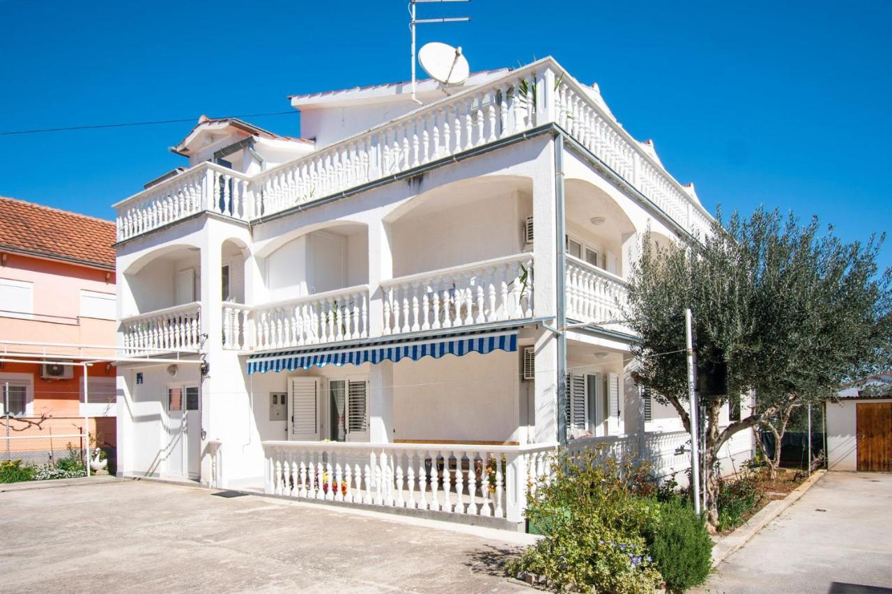 Family Holiday Apartments Lucia Vodice Exteriör bild