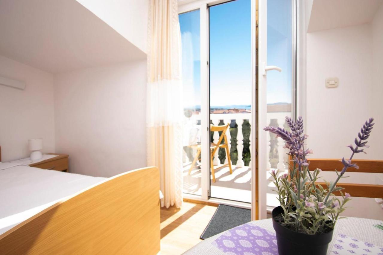 Family Holiday Apartments Lucia Vodice Exteriör bild