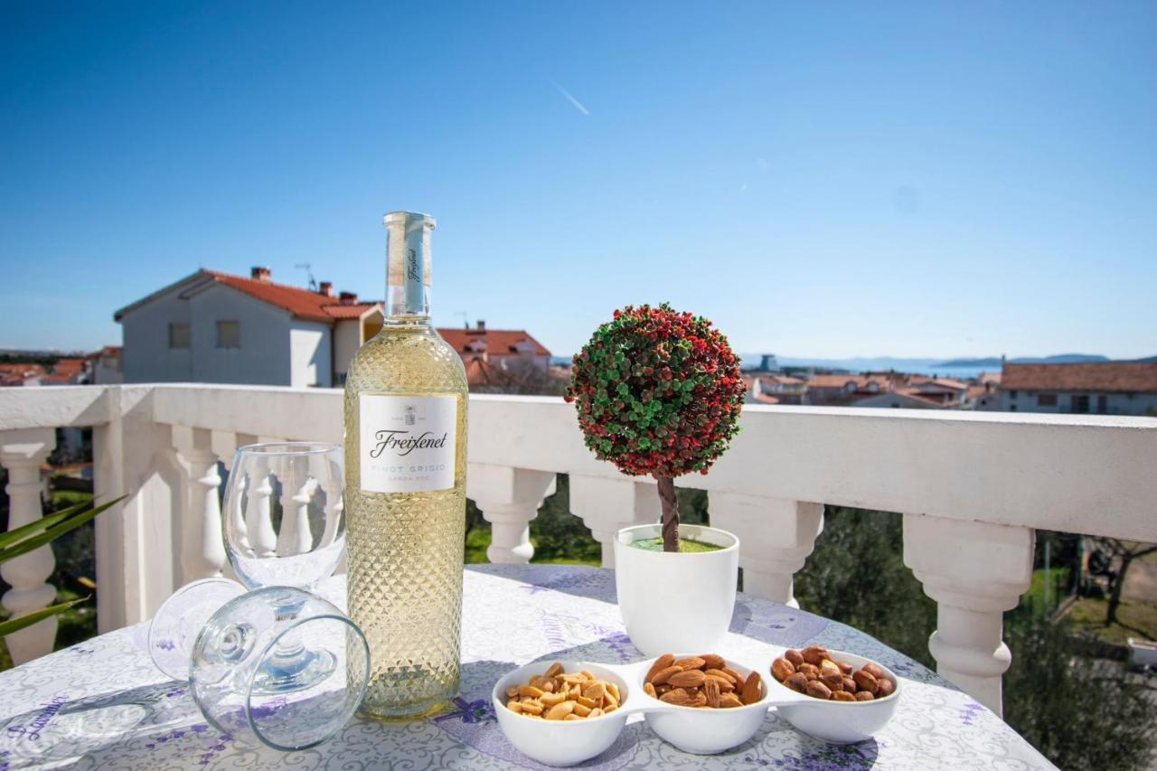 Family Holiday Apartments Lucia Vodice Exteriör bild