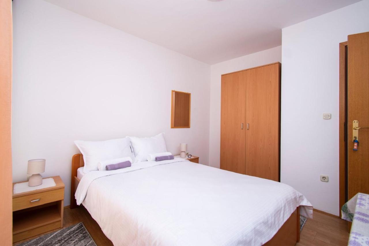 Family Holiday Apartments Lucia Vodice Exteriör bild