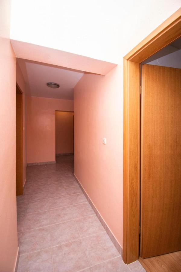 Family Holiday Apartments Lucia Vodice Exteriör bild