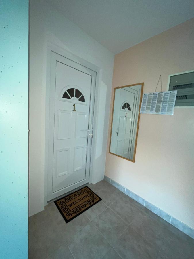 Family Holiday Apartments Lucia Vodice Exteriör bild