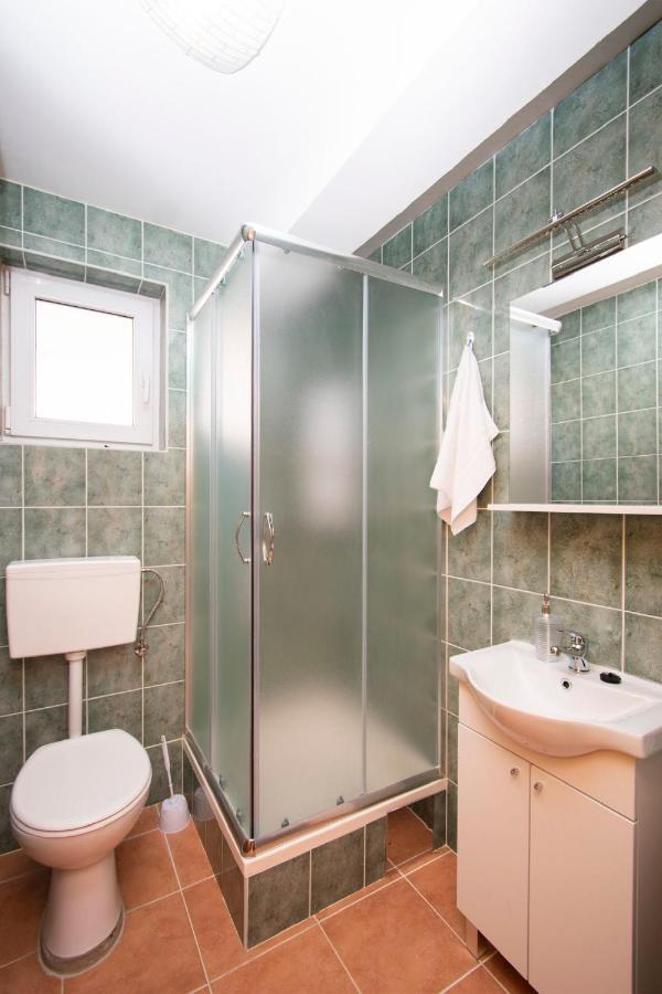 Family Holiday Apartments Lucia Vodice Exteriör bild